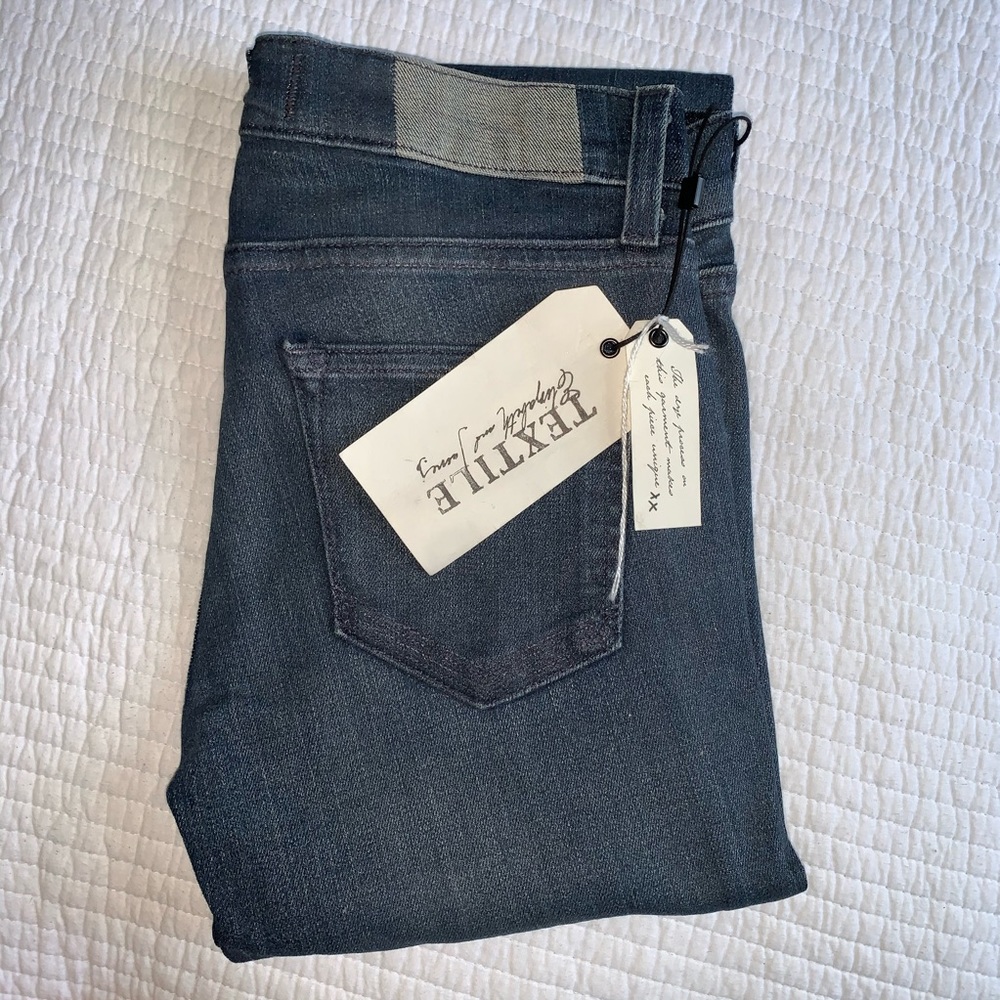 Elizabeth and James jeans size 26 Debbie